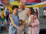 Превью кадра #264775 из фильма "Лысый нянь"  (2025)