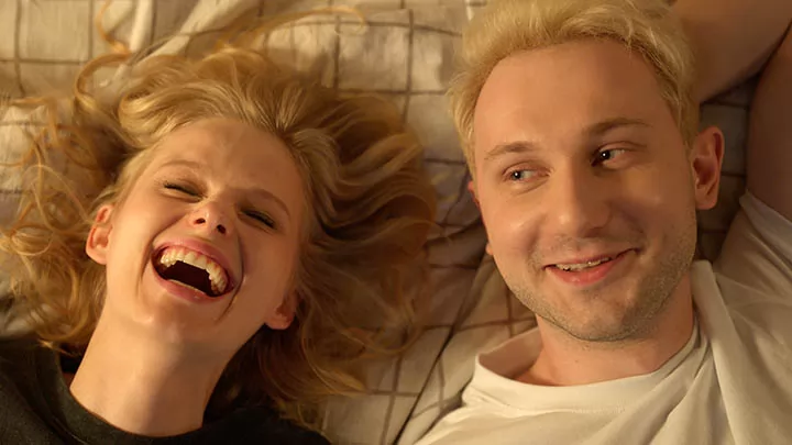 Александра Бортич в трейлере российского фильма "Счастлив, когда ты нет"