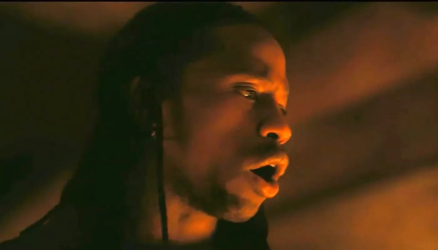 Рэпер Трэвис Скотт сыграл древнегреческого воина в тизере Одиссеи