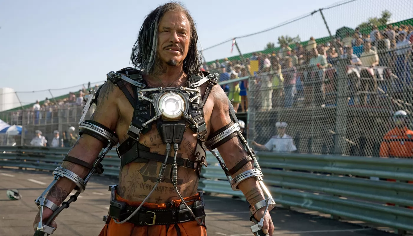 Микки Рурка выселили из дома за долги