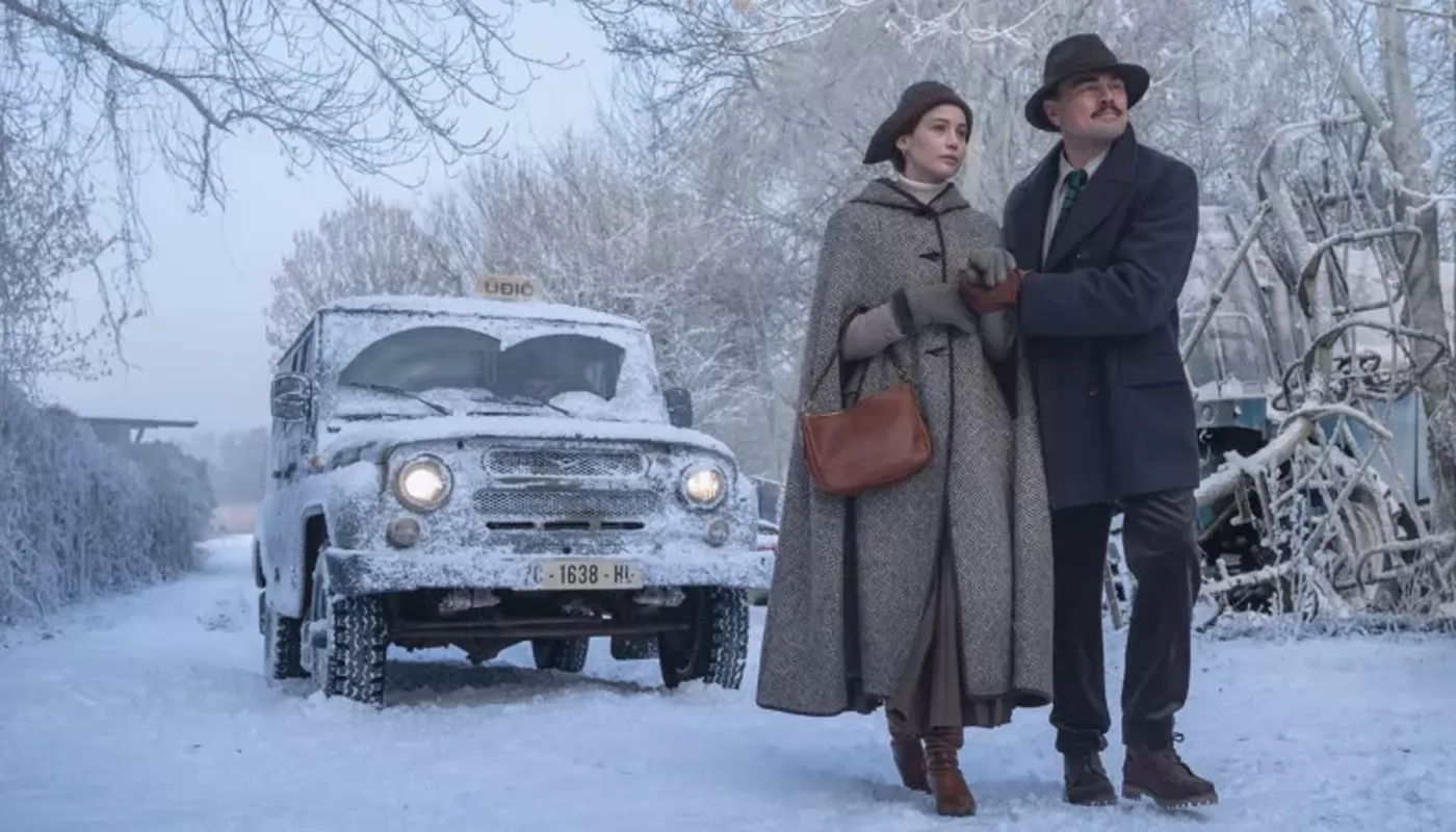 Леонардо ЛиКаприо приехал с Дженнифер Лоуренс на УАЗе за ребенком