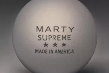 Режиссер фильма "Марти Великолепный" отстранен от промо-кампании