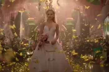 Японский Vogue опубликовал фото Арианы Гранде с шестью пальцами