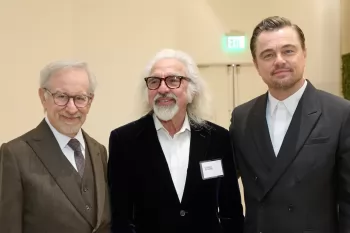 Леонардо ДиКаприо пришел с папой на прием номинантов на "Оскар 2026"