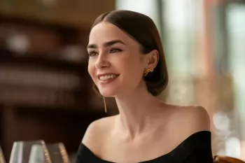 Звезда "Эмили в Париже" Лили Коллинз сыграет Одри Хепберн