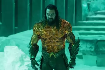 Исполнитель роли Аквамена Джейсон Момоа эвакуировался от наводнения