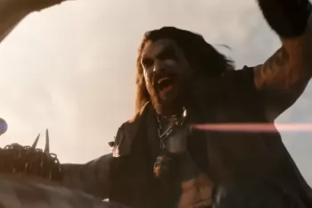 В трейлере "Супергерл" показали Лобо Джейсона Момоа в действии