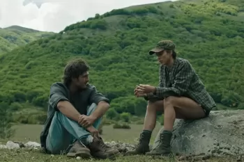 Джейкоб Элорди и Джош Бролин выживают в трейлере "Собачьи звезды"