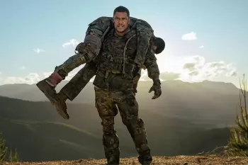 Netflix запускает сиквел "Военной машины" с Аланом Ричсоном 