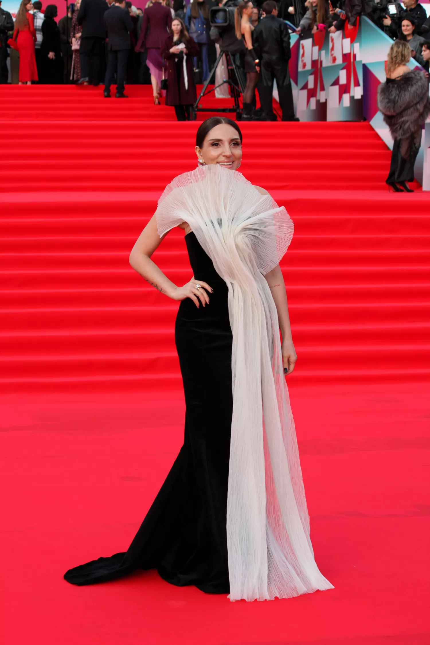 Фотография N 272387 из фотогалереи "Церемония открытия 48-го Московского кинофестиваля"