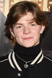 Оакс Фигли (Oakes Fegley)