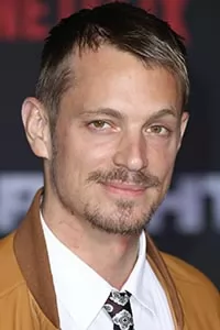Юэль Киннаман (Joel Kinnaman)