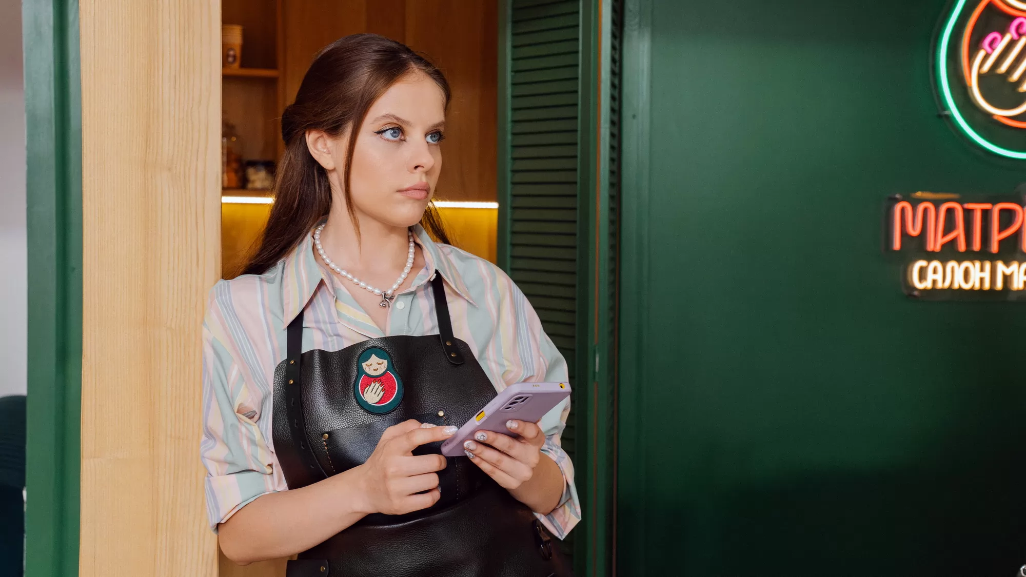 Сериал Мистер Ноготь (2026). Кадр N269128