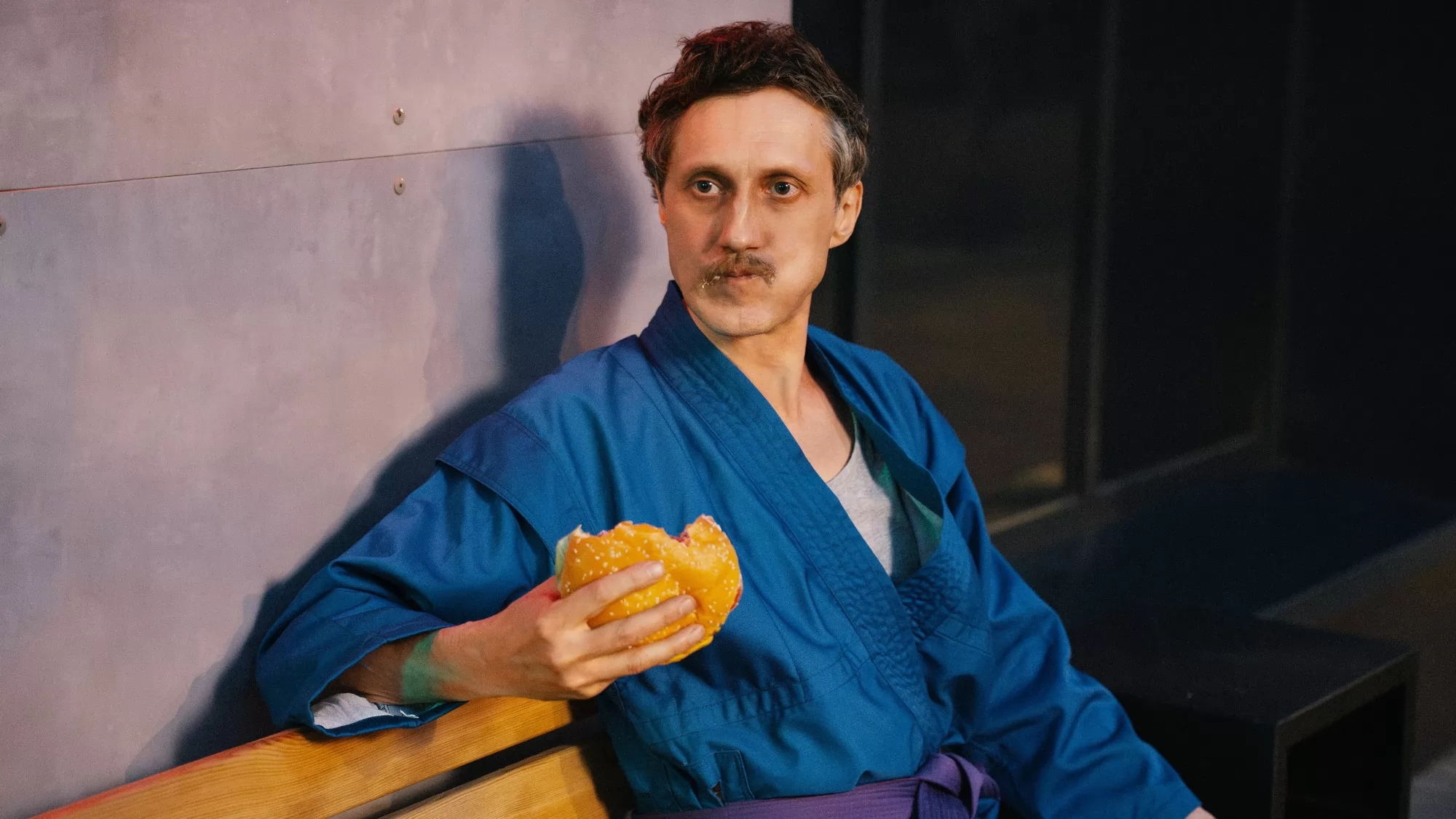 Сериал Мистер Ноготь (2026). Кадр N269134