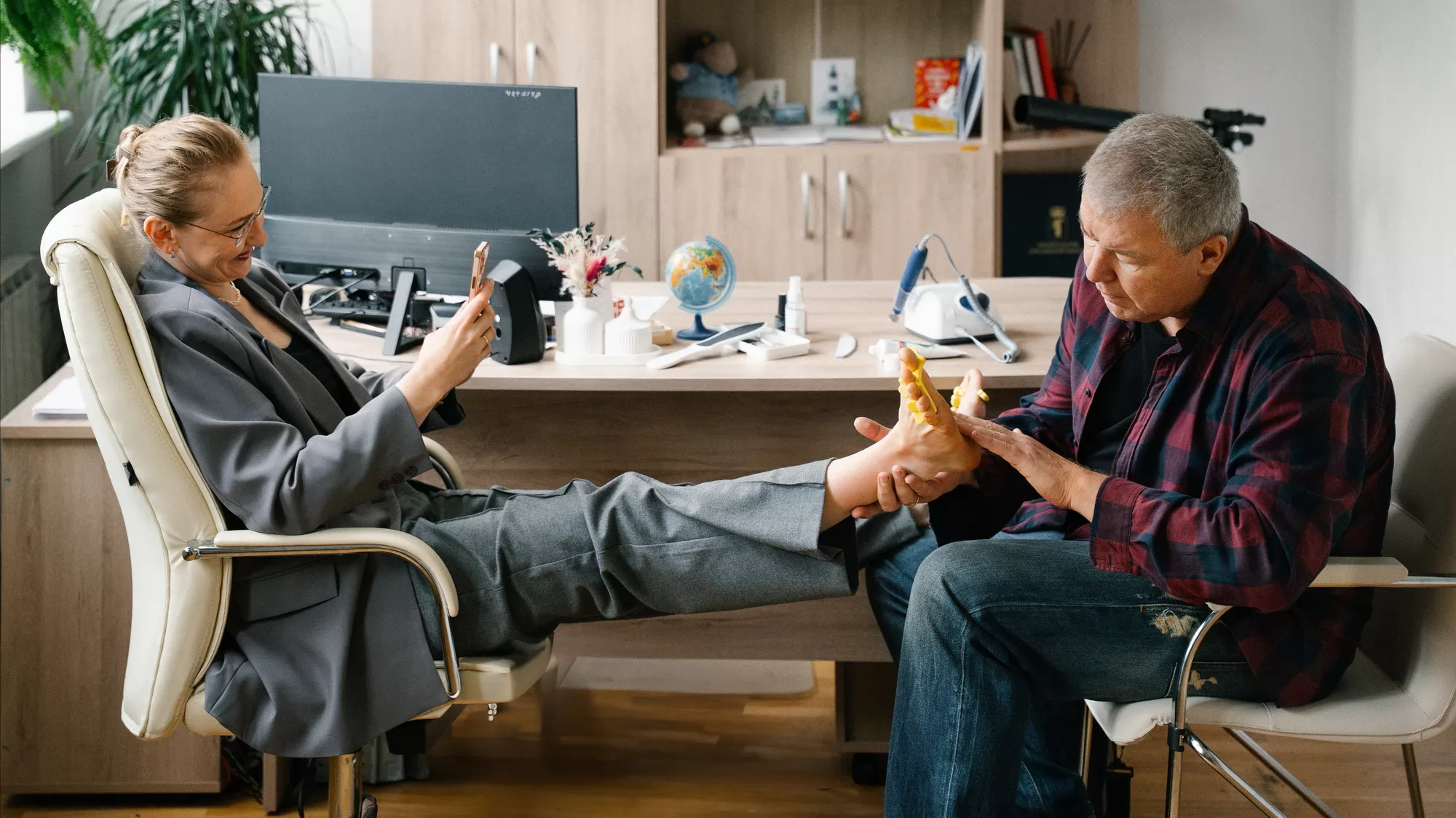 Сериал Мистер Ноготь (2026). Кадр N269120