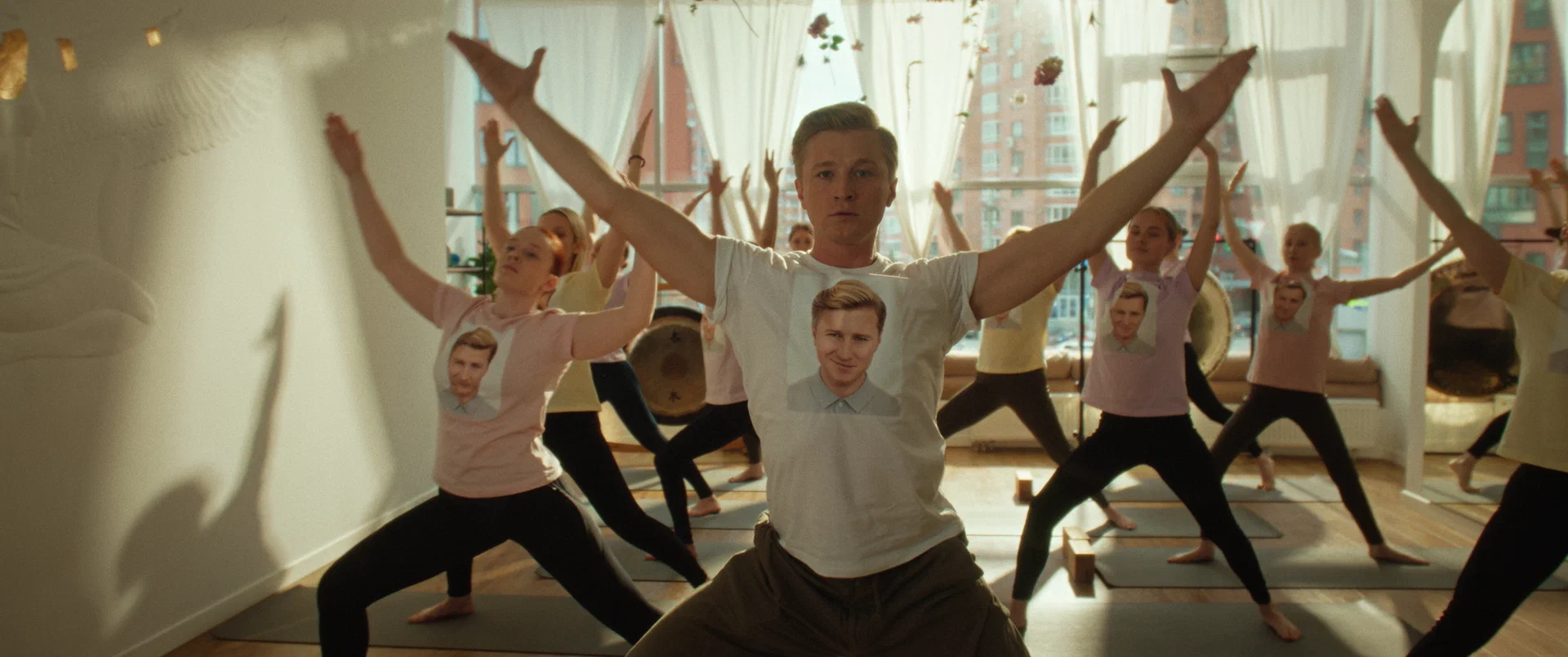 Фильм Тюльпаны (2026). Кадр N269183