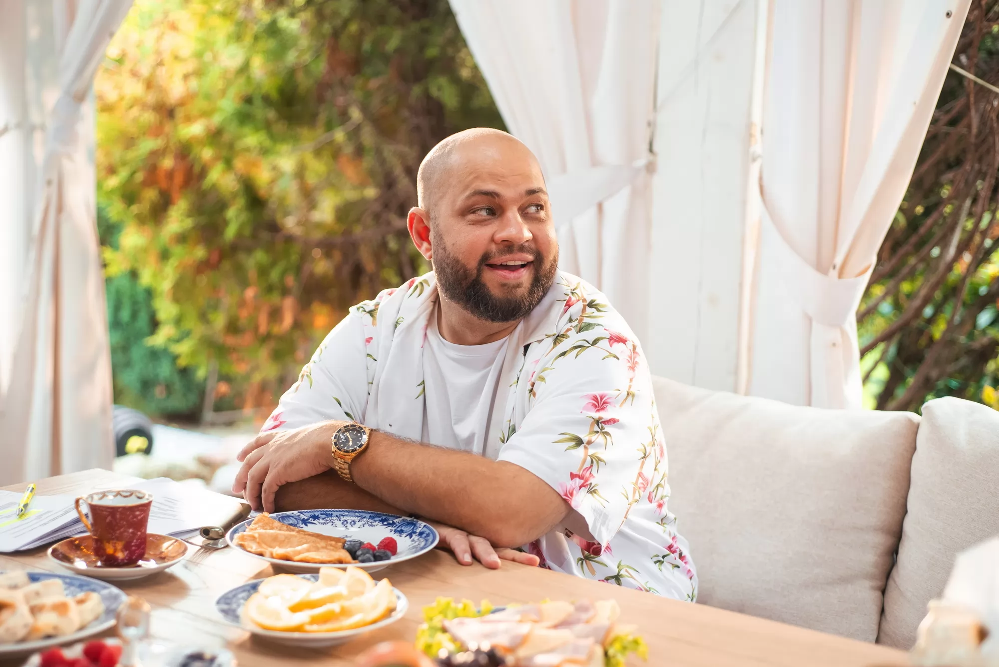 Сериал Солнце, море, два ствола (2024-2026). Кадр N270124