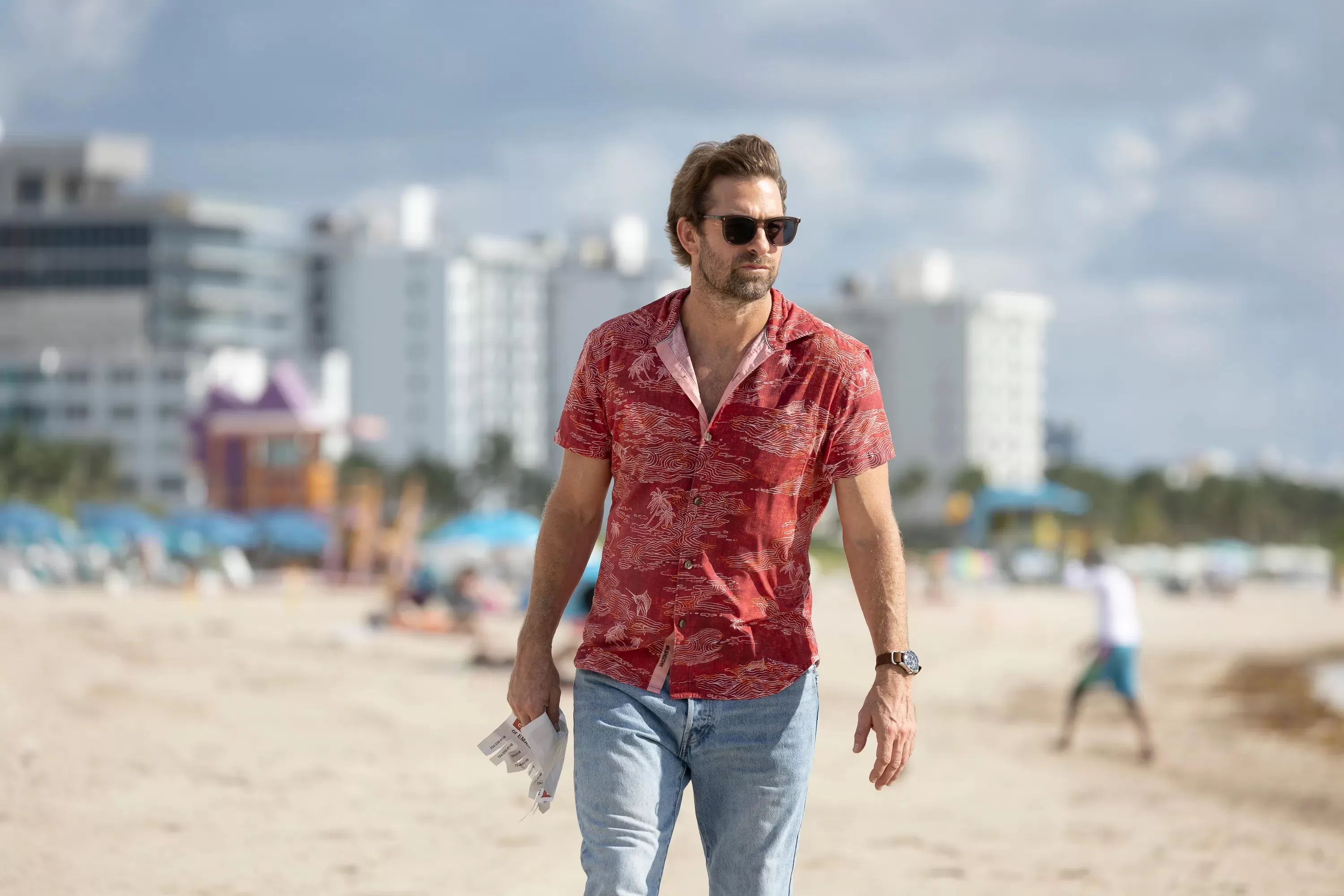 Сериал Ар-Джей Декер (2026). Кадр N270786