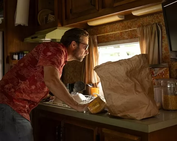 Сериал Ар-Джей Декер (2026). Кадр N270787