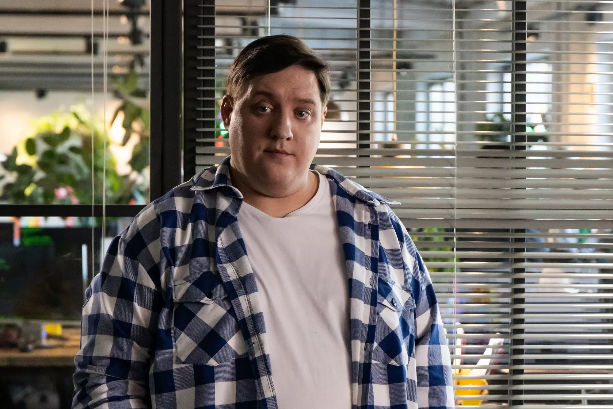 Сериал Большой человек (2026). Кадр N271394