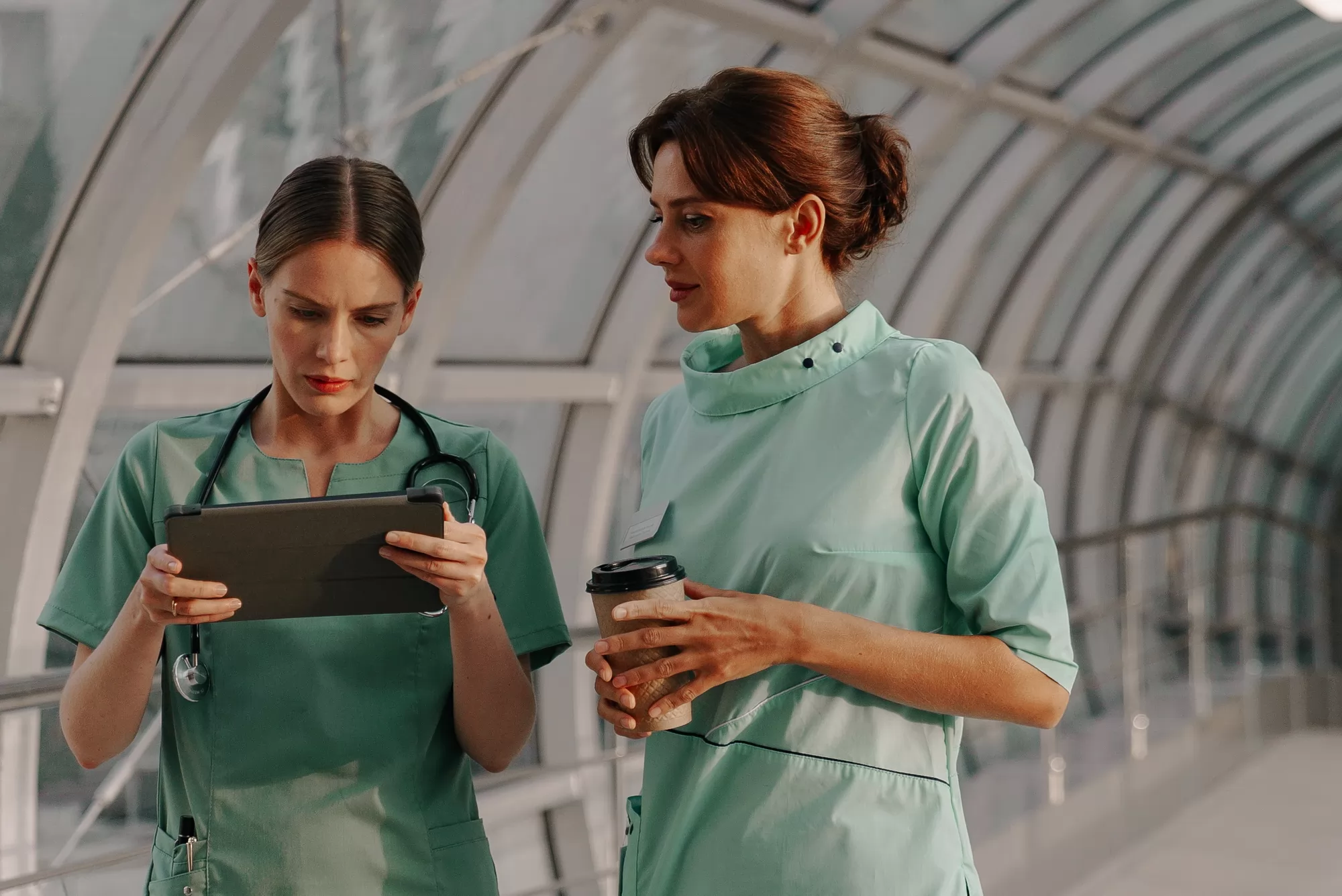 Сериал Теплый ветер с севера (2026). Кадр N272244