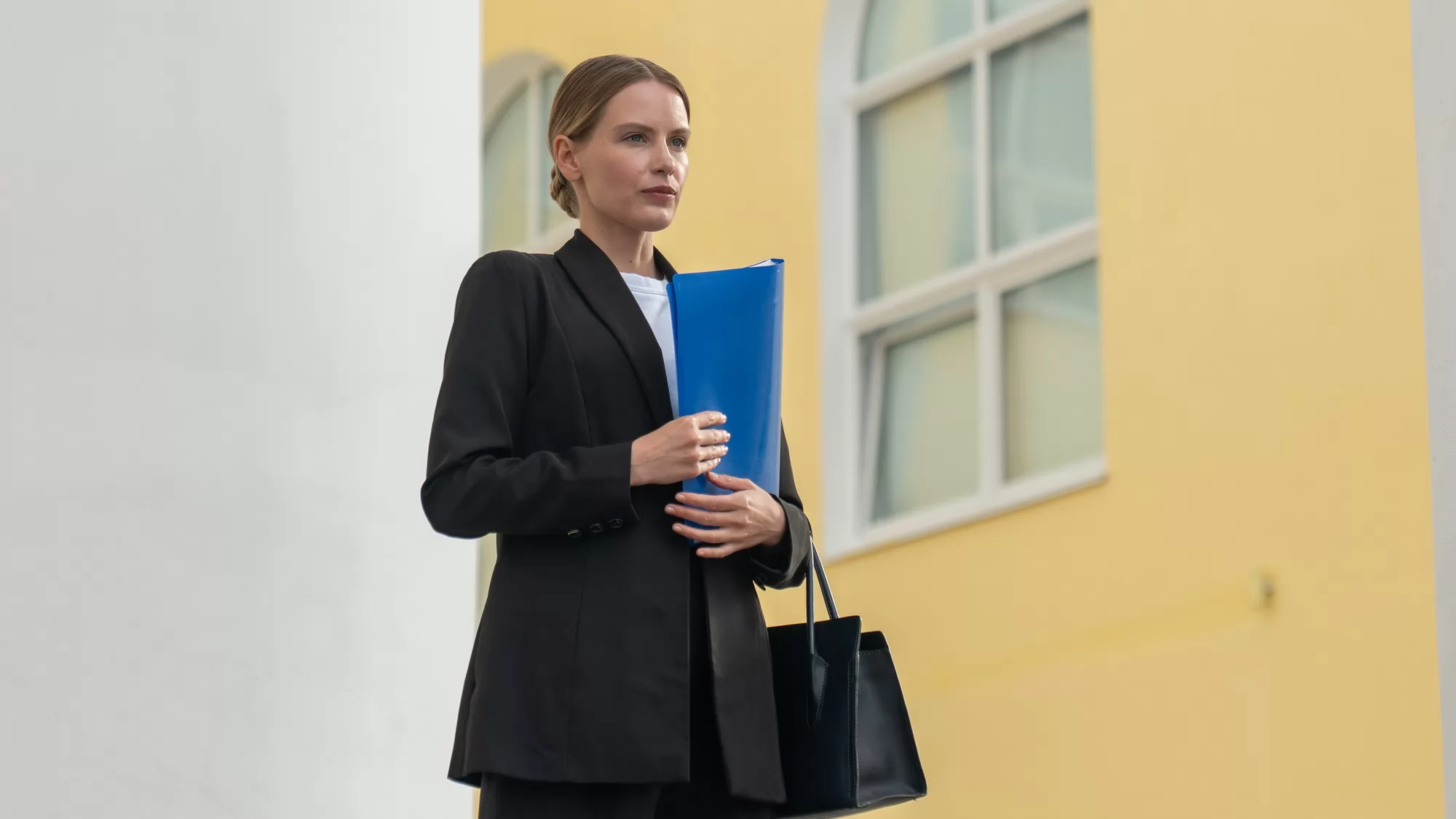 Сериал Теплый ветер с севера (2026). Кадр N272239