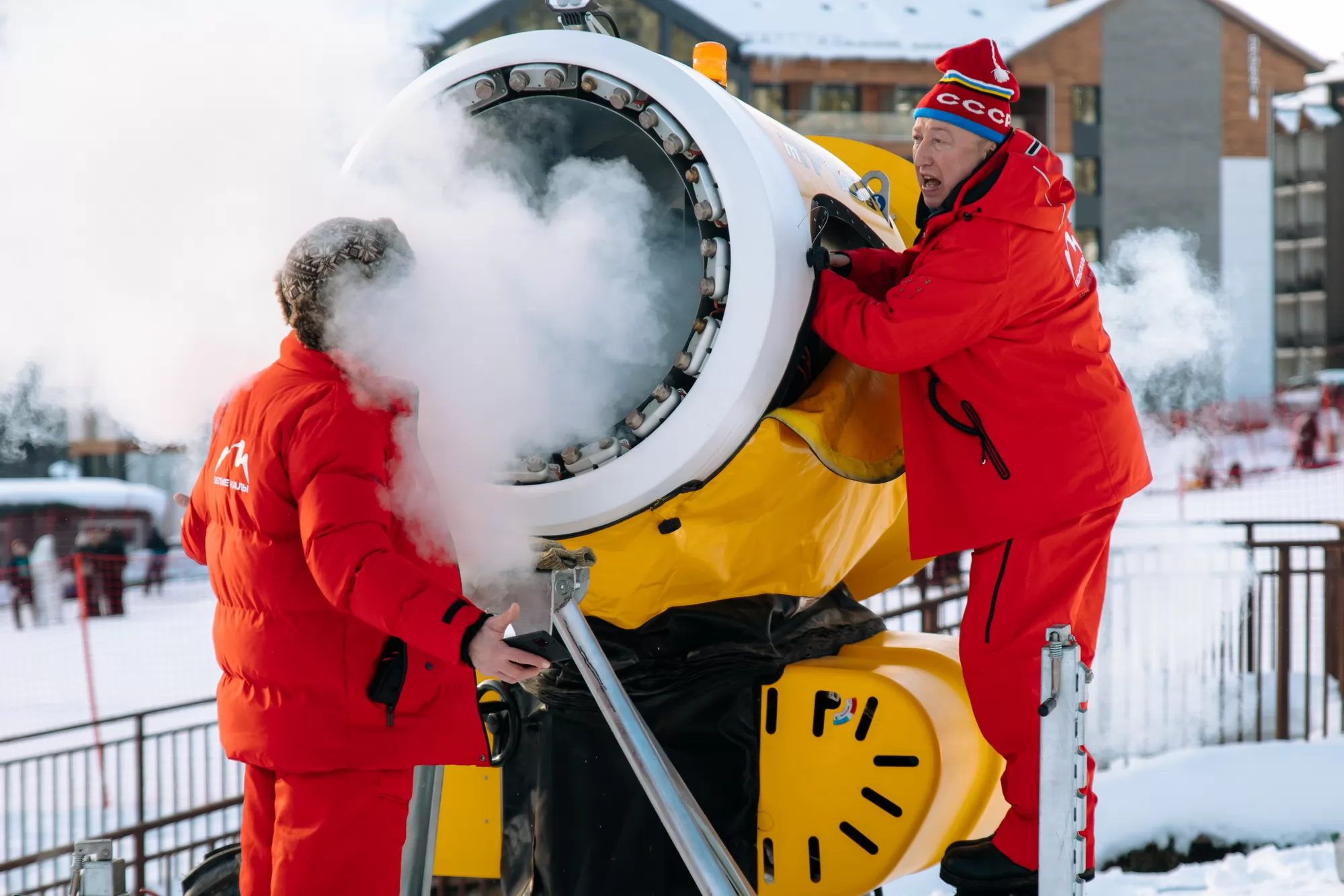 Сериал Горнолыжка (2026). Кадр N272674