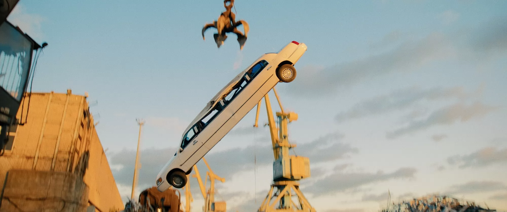 Фильм Дедмобиль (2026). Кадр N273066