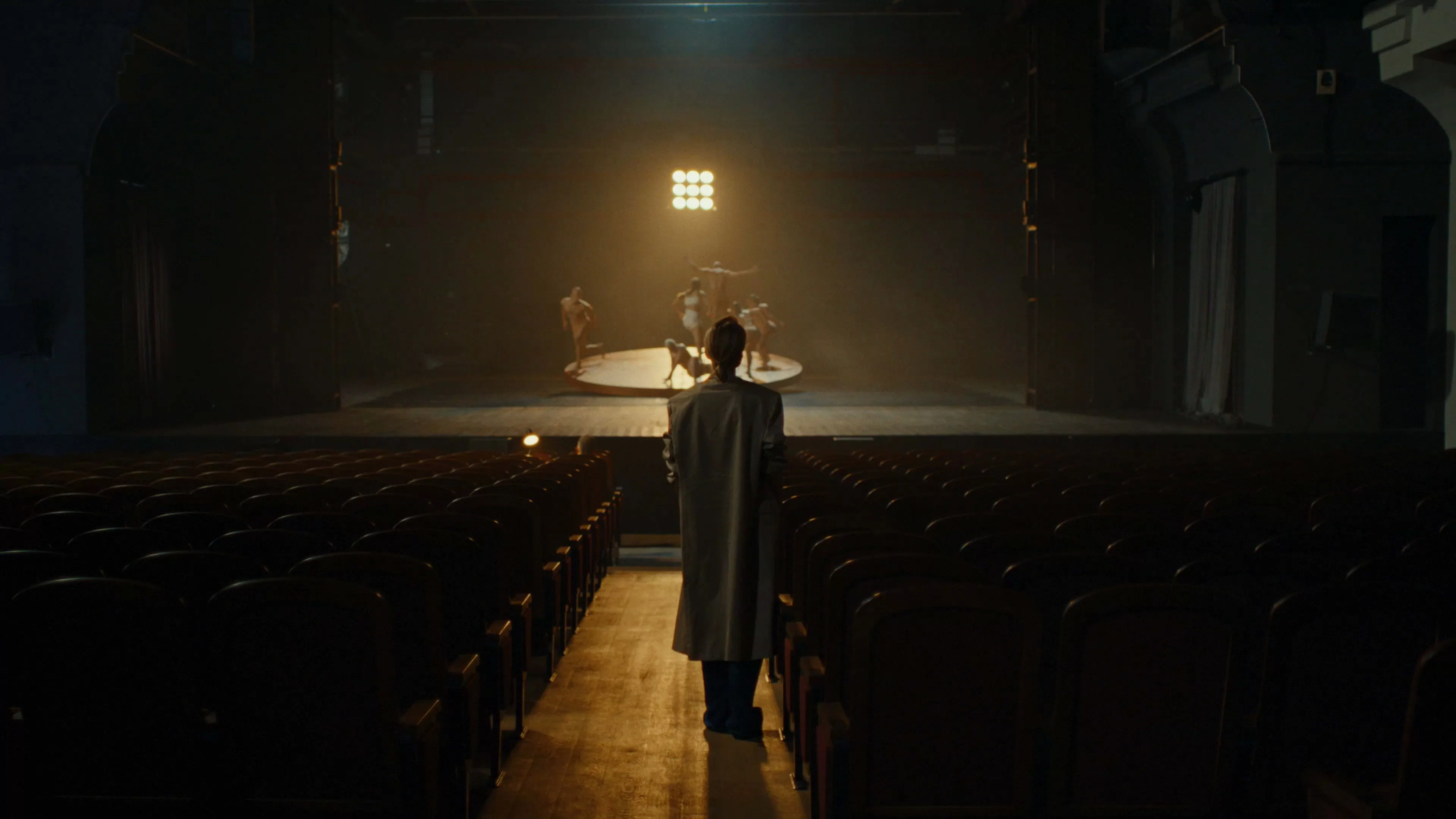 Сериал Искусство падения (2026). Кадр N277319