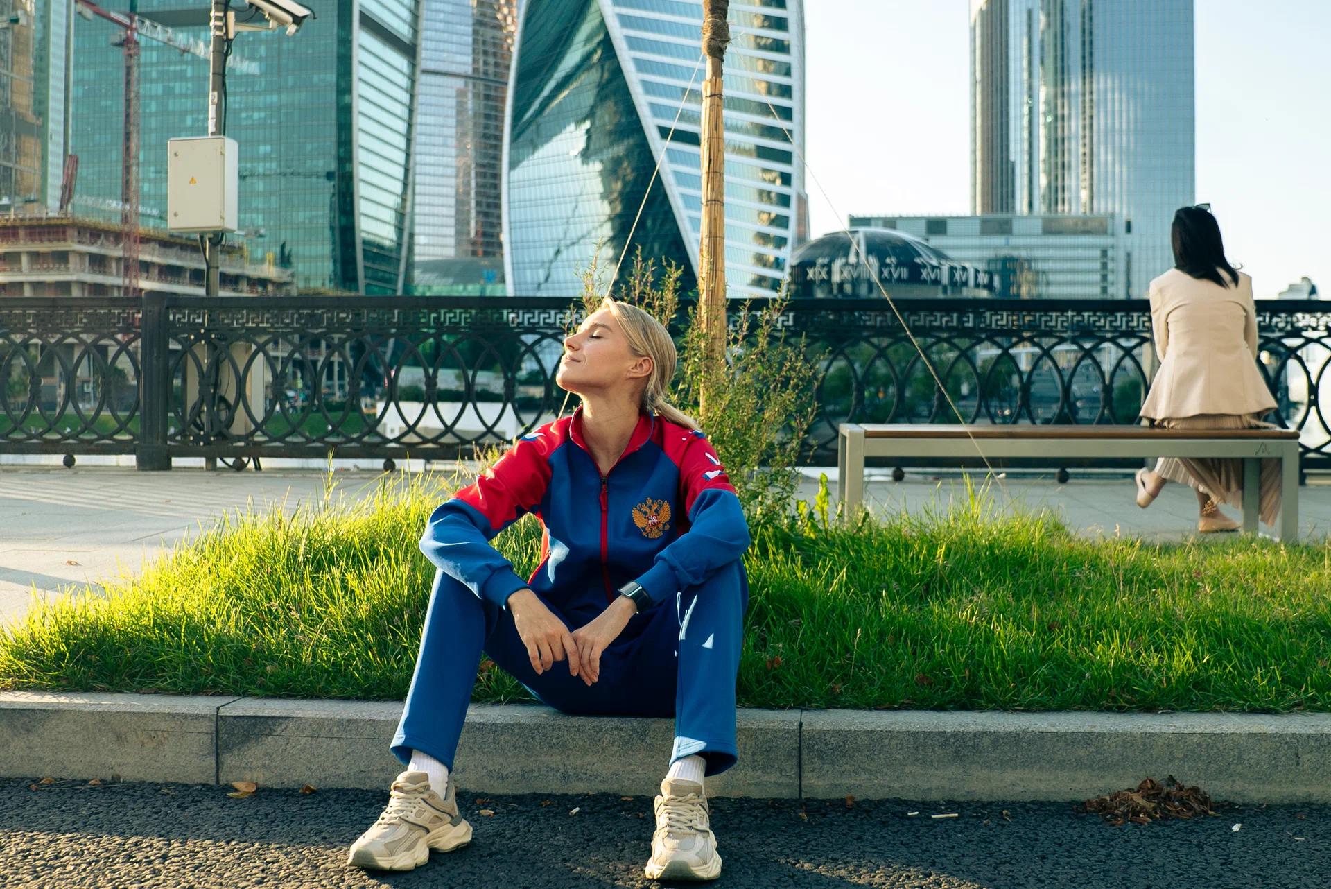 Сериал Профессиональный сосед (2026). Кадр N277501