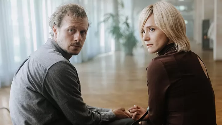 Тихон Жизневский и Ольга Лерман в трейлере сериала "Время Счастливых"