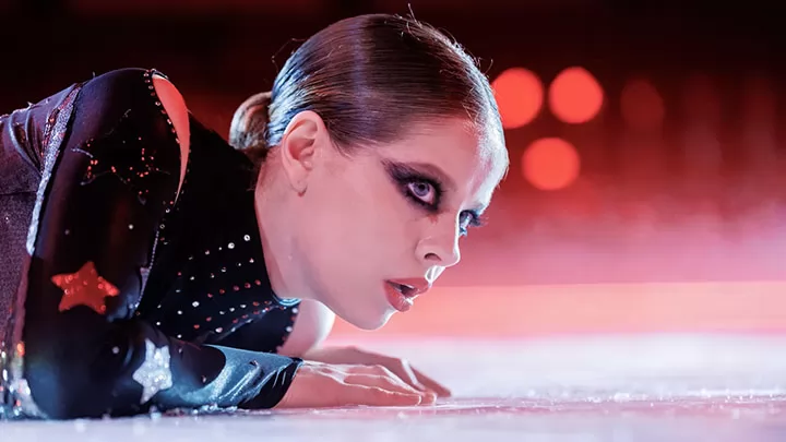 Ангелина Пахомова и Артем Быстров в трейлере сериала "На льду"