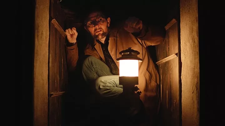 Адам Скотт в дублированном трейлере фильма Хокум