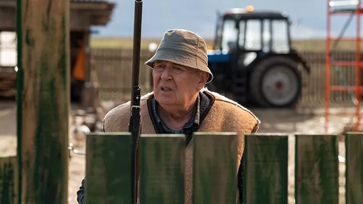 Юрий Стоянов в трейлере российского фильма "На деревню дедушке 2"