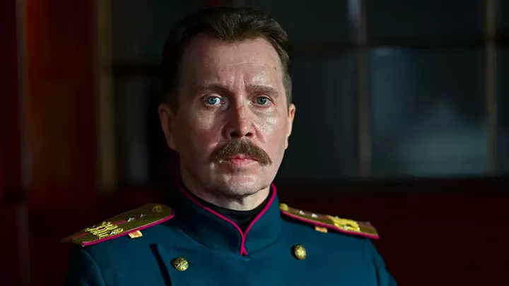 Евгений Миронов в трейлере российского сериала "Арсеньев"