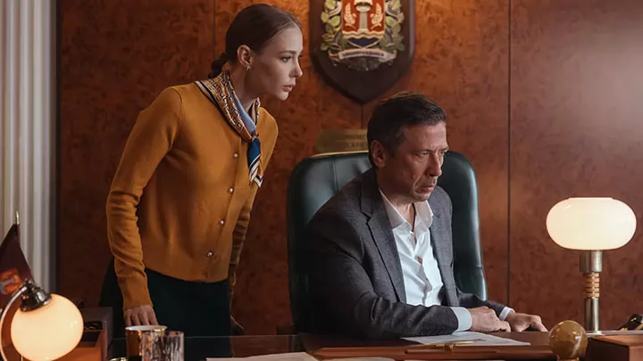 Андрей Мерзликин и Татьяна Бабенкова в трейлере сериала "ИИнга"