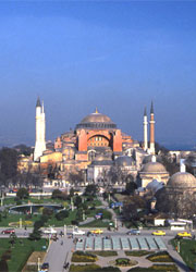 Джеймс Бонд отпразднует 50-летие в Стамбуле