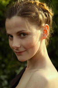 Лу Брили (Louise Brealey)