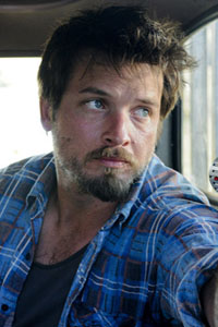 Аден Янг (Aden Young)