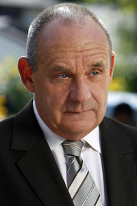 Пол Гилфойл (Paul Guilfoyle)