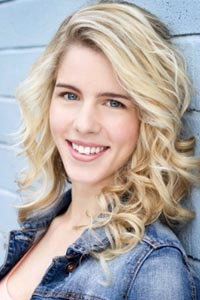 Эмили Бетт Рикардс (Emily Bett Rickards)