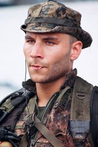 Зэк Макгоун (Zach McGowan)