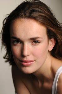 Элизабет Хенстридж (Elizabeth Henstridge)