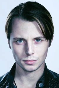 Макс Фаулер (Max Fowler)