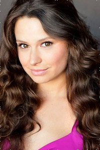 Кэти Лоус (Katie Lowes)