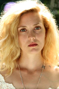 Эвелин Брошу (Evelyne Brochu)