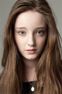 Эмма Дюмон (Emma Dumont)