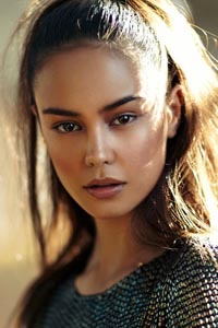Кортни Итон (Courtney Eaton)