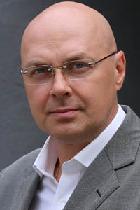 Юлиан Макаров