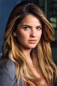 Шелли Хенниг / Shelley Hennig